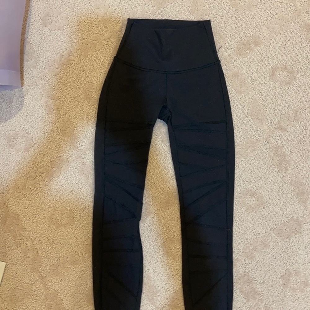 black lululemon leggings
